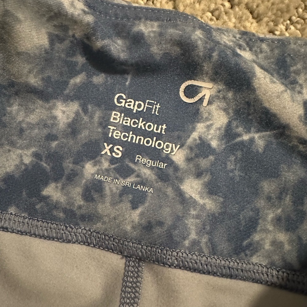 EUC Gapfit blackout technology blue tie dye biker shorts, XS - Picture 4 of 5